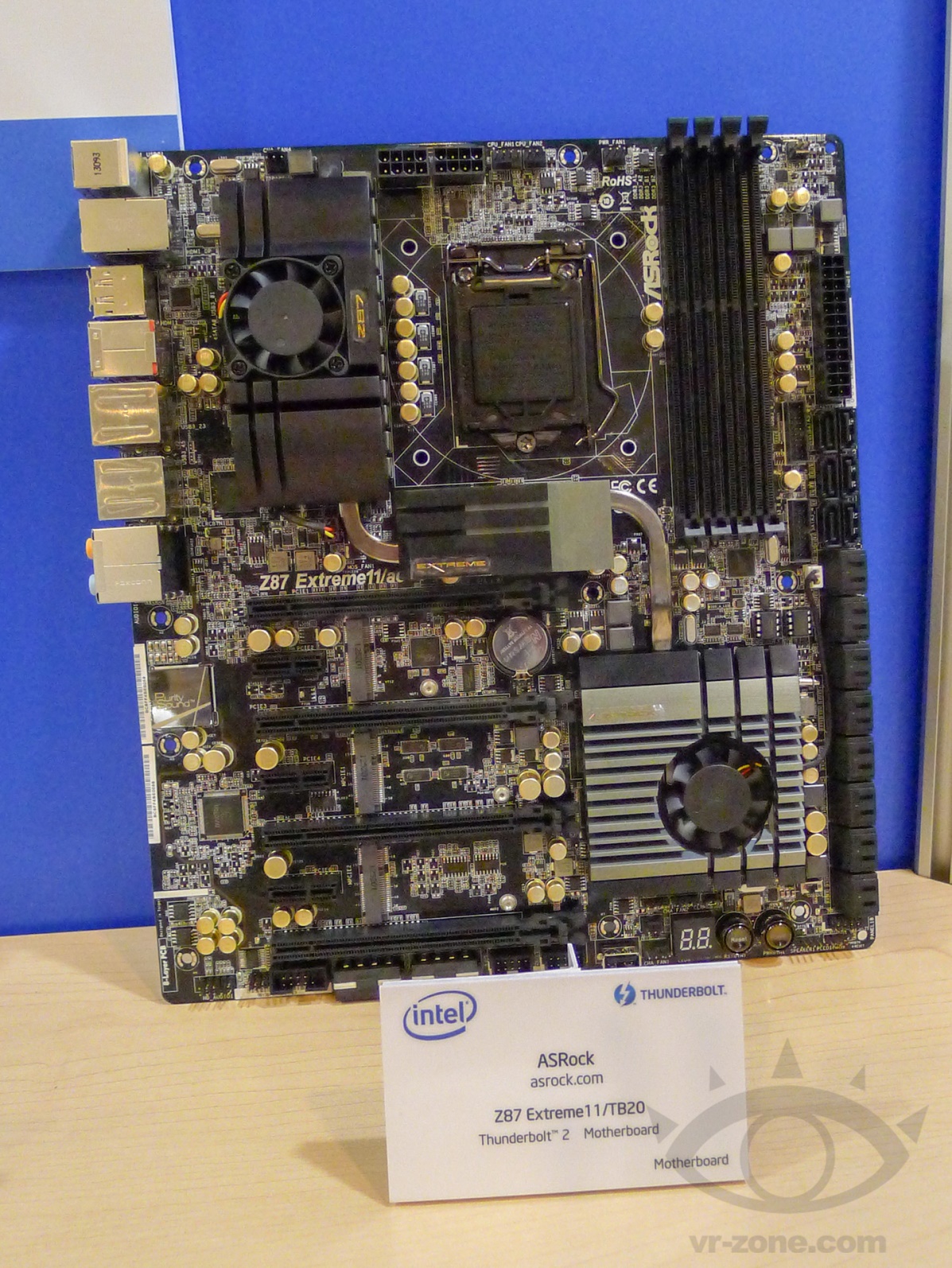 ASRock-Z87-Extreme-11-Thunderbolt-2.0 01